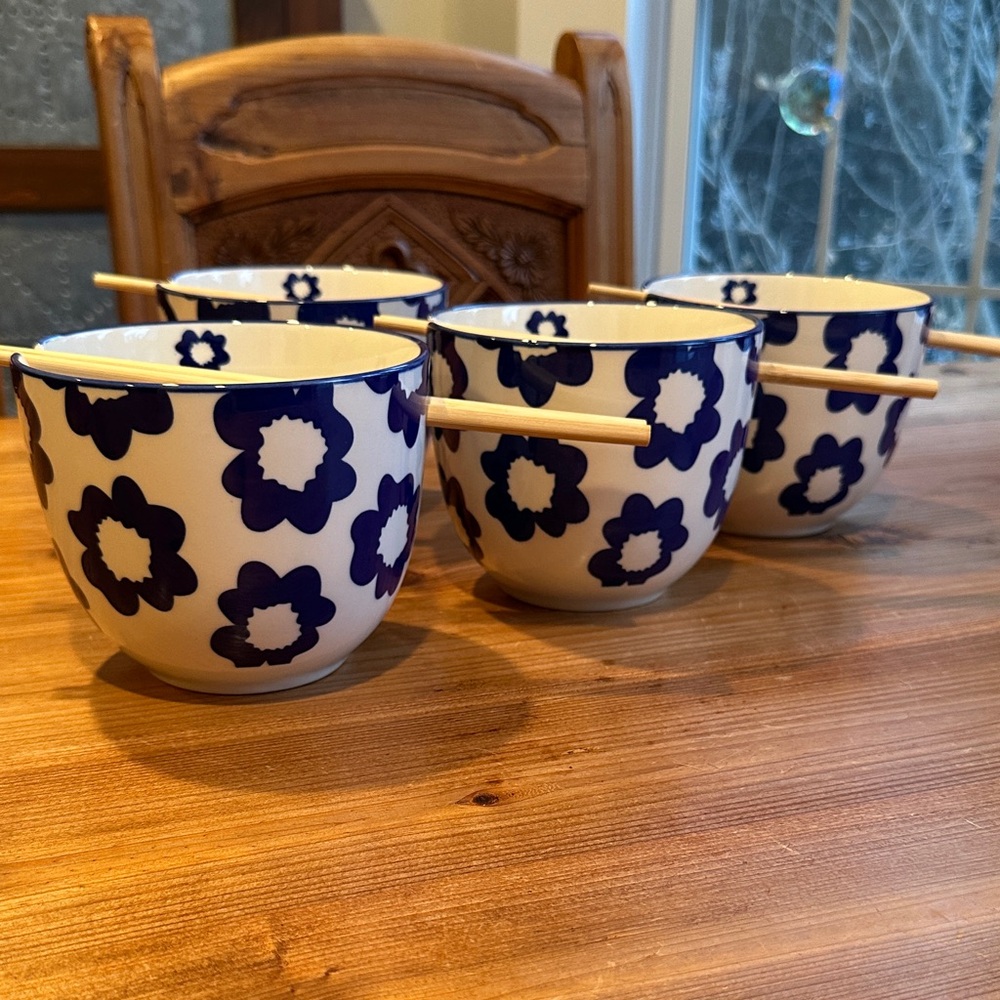 Floral Ramen Set of Four Blue and White Bowls with Chopsticks